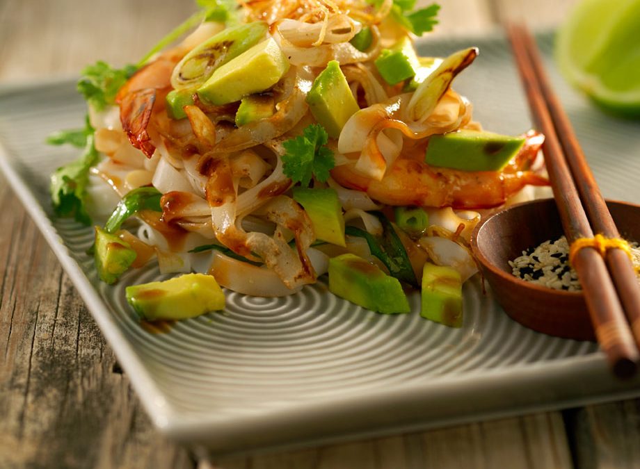 Asian noodles with ginger, garlic and avocado